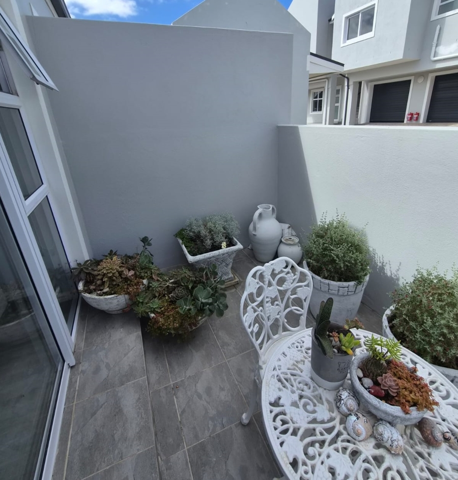 2 Bedroom Property for Sale in Struisbaai Western Cape